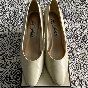 Vintage Life Stride Cream Heels Classic Design 9